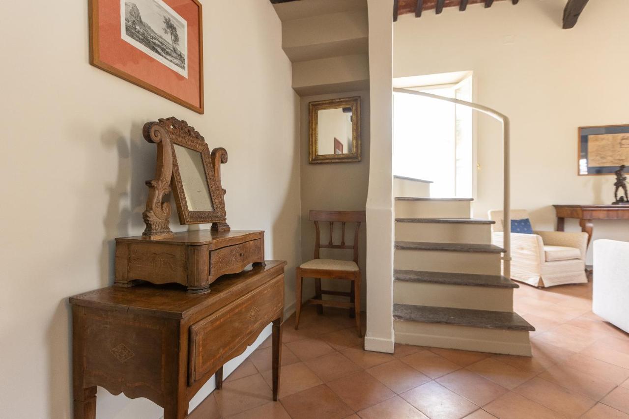 Amazing Fontana Di Trevi Apartment Rom